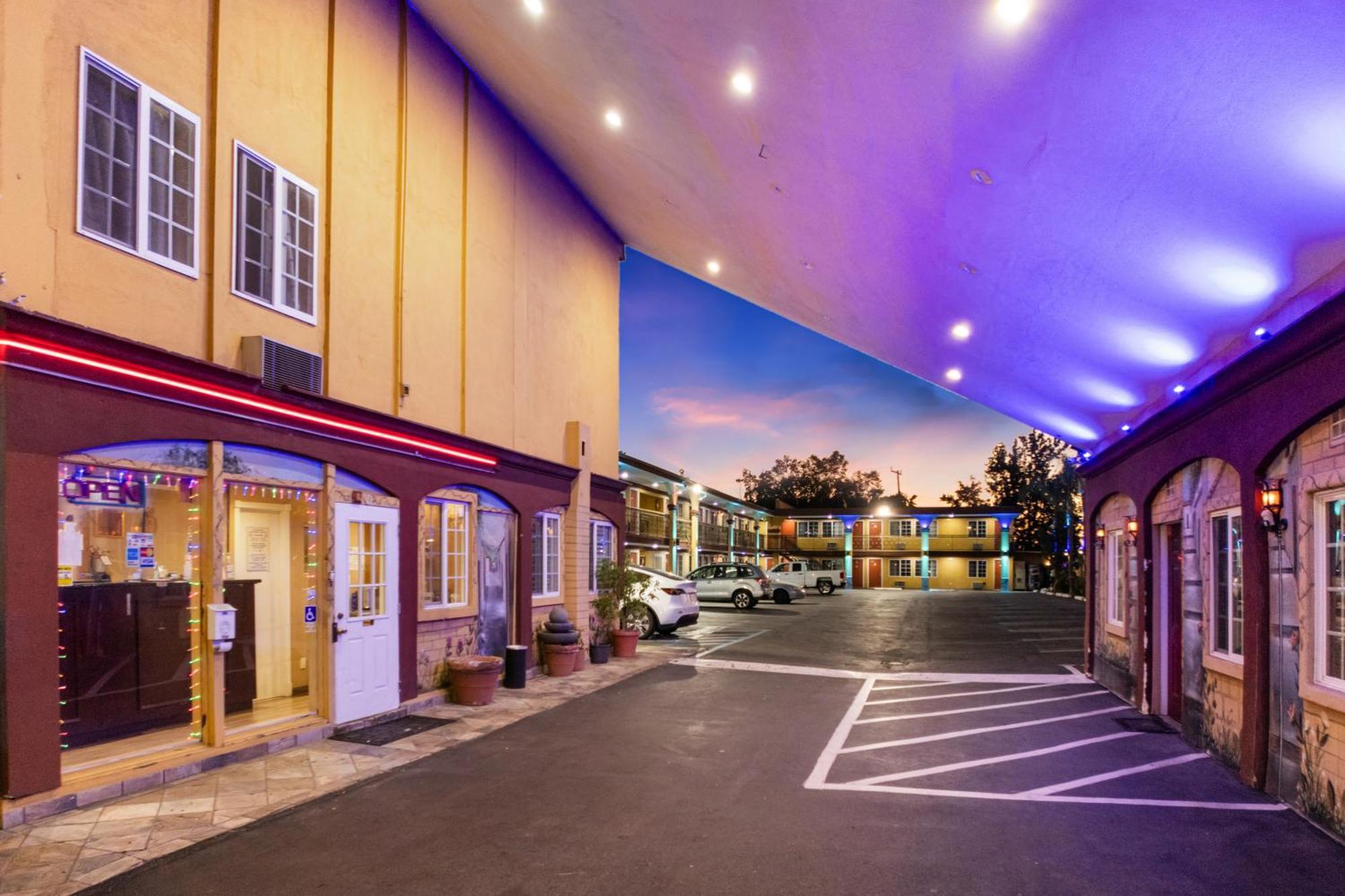 Sky Palm Motel - Orange Exterior foto