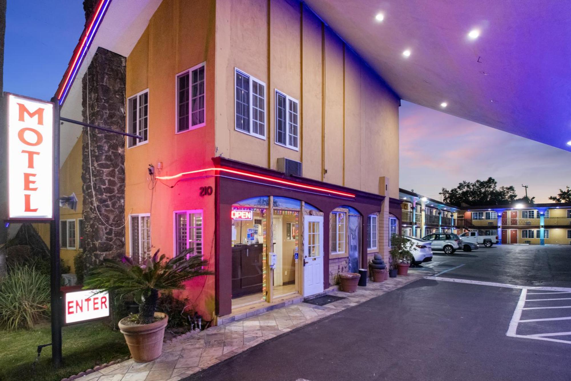 Sky Palm Motel - Orange Exterior foto