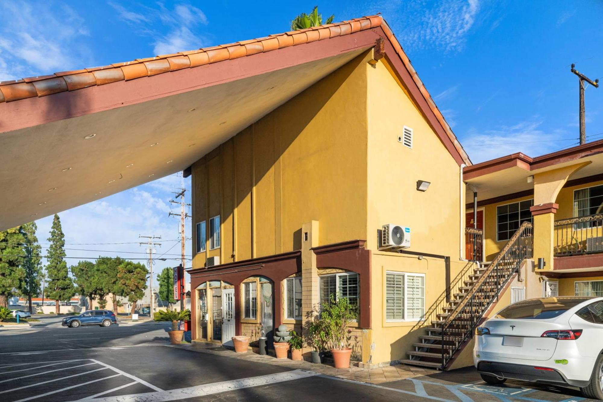 Sky Palm Motel - Orange Exterior foto